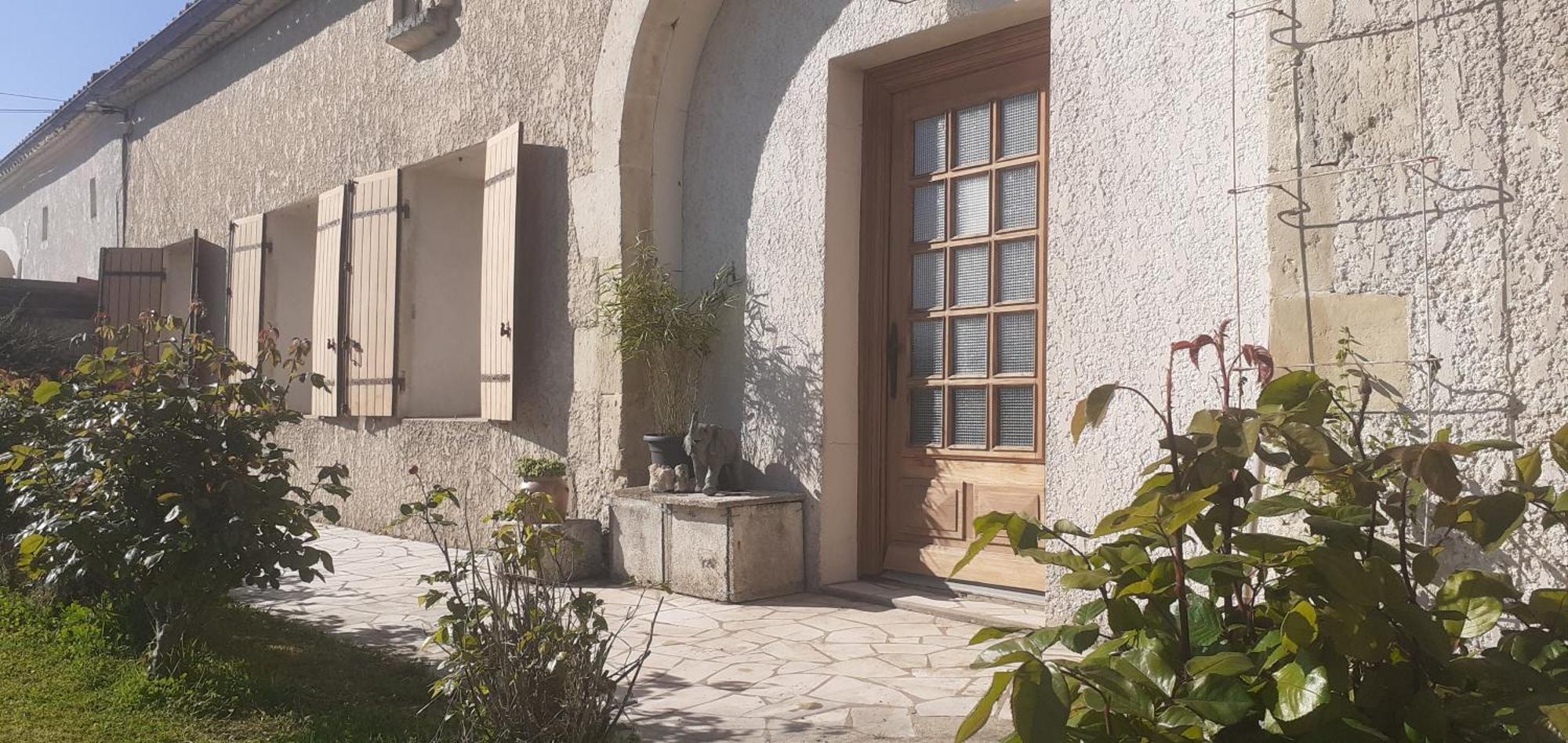 Arts & Passion Bed and Breakfast Mirambeau  Εξωτερικό φωτογραφία
